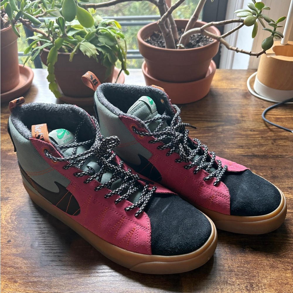 Nike Blazer Mid SB Zoom - Pink and Black High-Top Sneakers -W 10 / M 8.5
